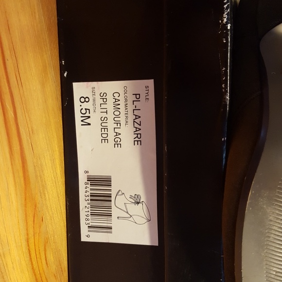 BCBG Olive green suede booties - Picture 4 of 4